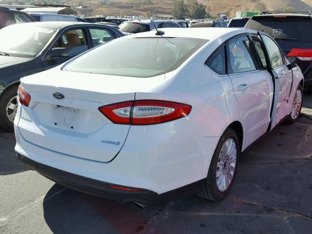 3FA6P0UU7GR281765 - 2016 FORD FUSION S H WHITE photo 4