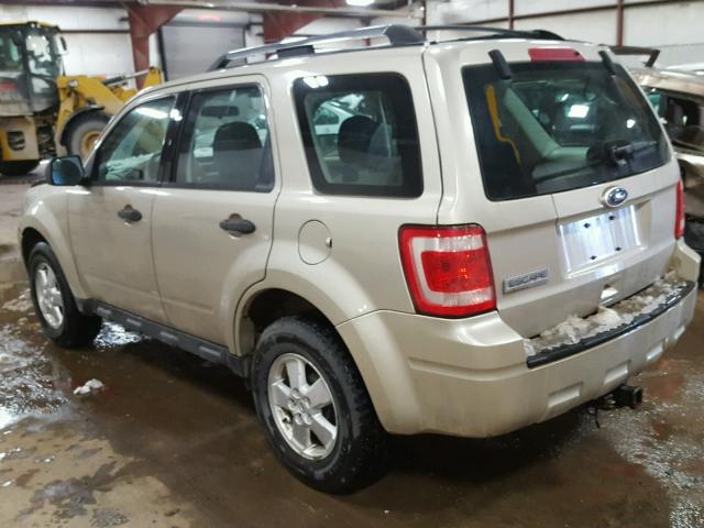 1FMCU0C78AKD31839 - 2010 FORD ESCAPE XLS GOLD photo 3