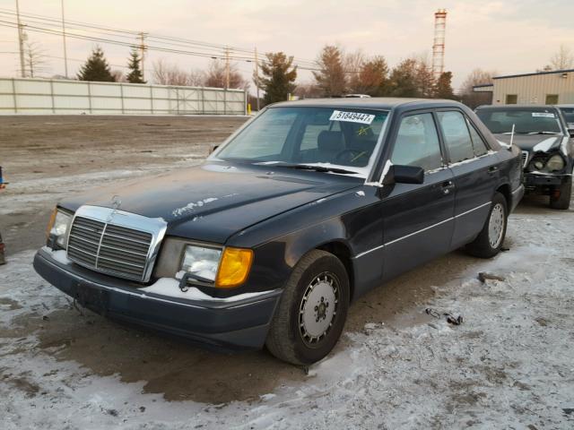 WDBEA30D7LB112101 - 1990 MERCEDES-BENZ 300 E GRAY photo 2