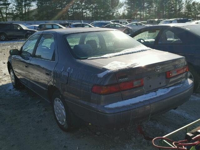 4T1BG22K1WU327552 - 1998 TOYOTA CAMRY CE GRAY photo 3