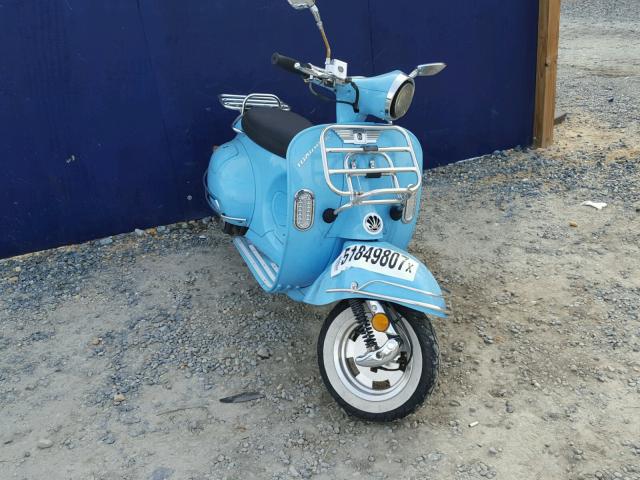 L5YTCKPA7E1117566 - 2013 ACURA SCOOTER BLUE photo 2