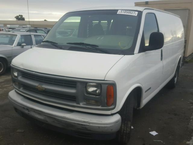 1GCFG25W011101050 - 2001 CHEVROLET EXPRESS G2 WHITE photo 2