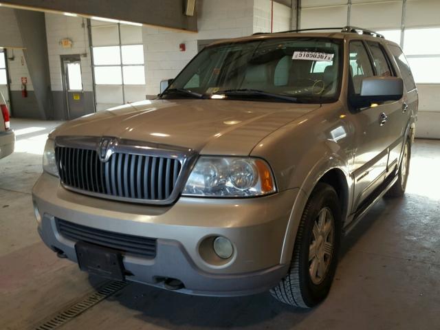 5LMFU28R54LJ09984 - 2004 LINCOLN NAVIGATOR TAN photo 2