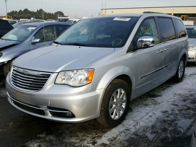 2C4RC1CG7CR394314 - 2012 CHRYSLER TOWN & COU SILVER photo 2