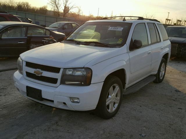 1GNDT13S682222173 - 2008 CHEVROLET TRAILBLAZE WHITE photo 2