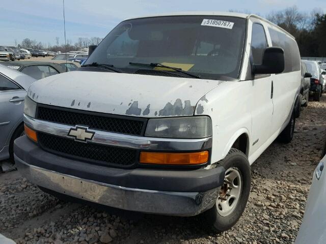 1GAHG39U331201632 - 2003 CHEVROLET EXPRESS G3 WHITE photo 2