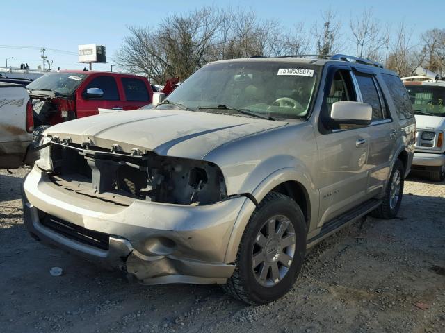 5LMFU28R04LJ21394 - 2004 LINCOLN NAVIGATOR GOLD photo 2