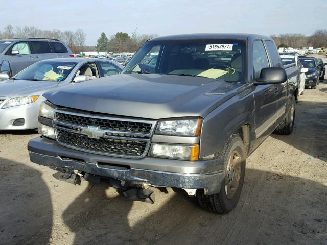 1GCEC19V66Z293862 - 2006 CHEVROLET SILVERADO GRAY photo 2