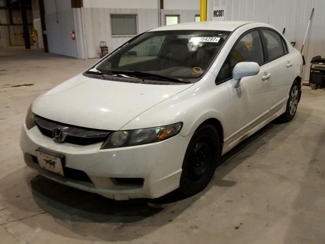 19XFA1F50AE029135 - 2010 HONDA CIVIC LX WHITE photo 2