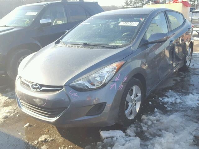 5NPDH4AEXDH414763 - 2013 HYUNDAI ELANTRA GL GRAY photo 2