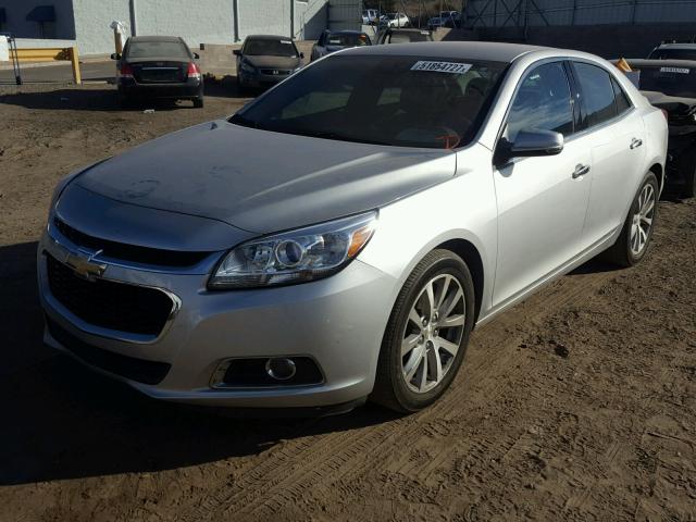 1G11E5SAXGF104035 - 2016 CHEVROLET MALIBU LIM SILVER photo 2