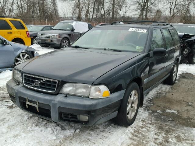 YV1LZ5647W2475971 - 1998 VOLVO V70 XC BLACK photo 2