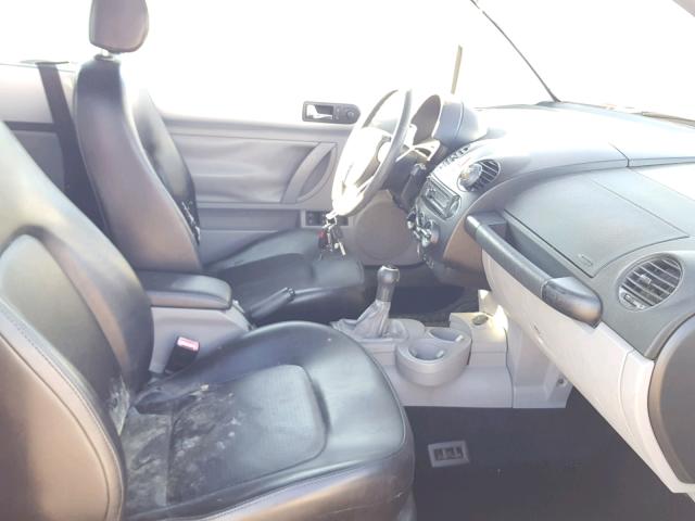 3VWBM31Y94M348205 - 2004 VOLKSWAGEN NEW BEETLE 银色 照片 5