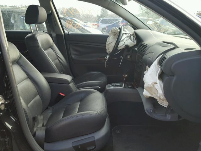 WVWWU63BX5E128769 - 2005 VOLKSWAGEN PASSAT GLX 黑色 照片 5