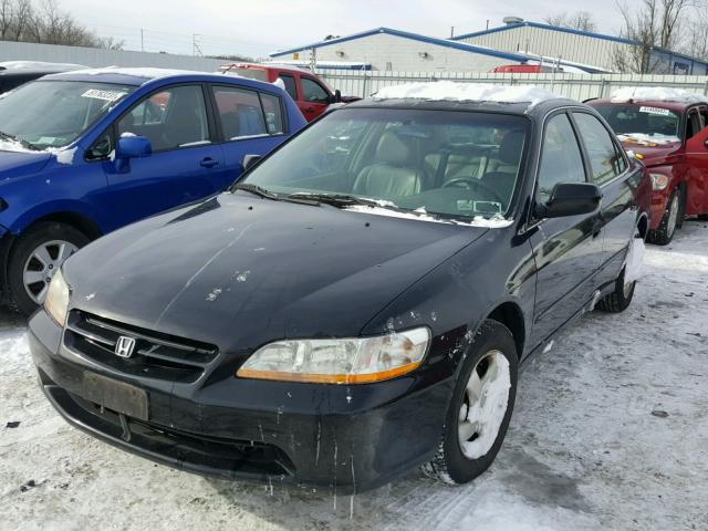 1HGCG6672XA031207 - 1999 HONDA ACCORD EX BLACK photo 2