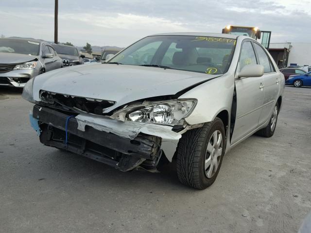 4T1BE30K42U501204 - 2002 TOYOTA CAMRY LE SILVER photo 2