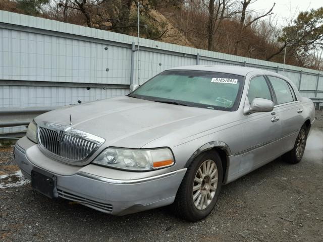 1LNHM81W64Y640886 - 2004 LINCOLN TOWN CAR E GRAY photo 2