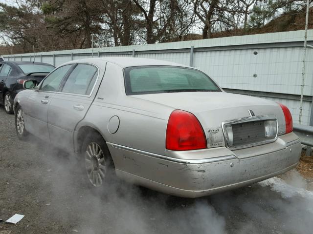 1LNHM81W64Y640886 - 2004 LINCOLN TOWN CAR E GRAY photo 3