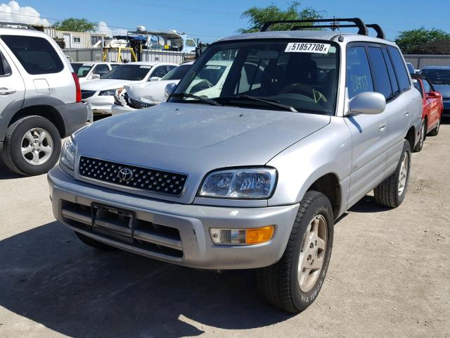 JT3GP10VXW7031692 - 1998 TOYOTA RAV 4 SILVER photo 2