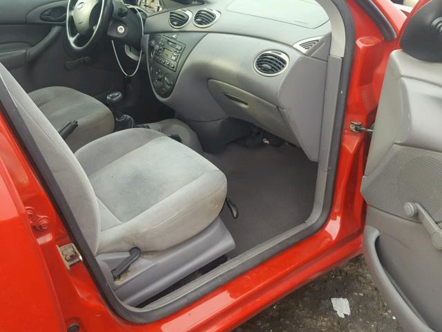 1FAFP33P92W241965 - 2002 FORD FOCUS LX RED photo 5