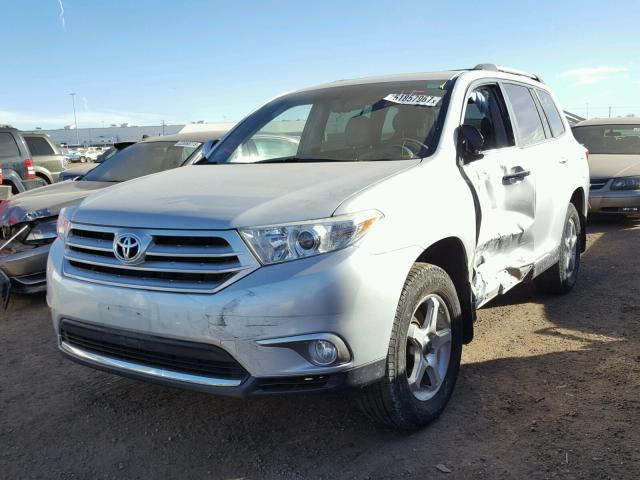 5TDDK3EHXCS138481 - 2012 TOYOTA HIGHLANDER SILVER photo 2