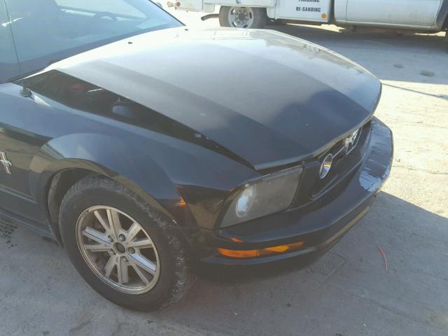 1ZVHT80N565128957 - 2006 FORD MUSTANG BLACK photo 9