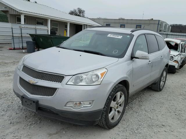 1GNLRHED2AS129478 - 2010 CHEVROLET TRAVERSE L SILVER photo 2