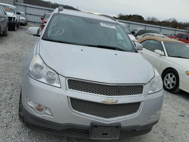 1GNLRHED2AS129478 - 2010 CHEVROLET TRAVERSE L SILVER photo 9