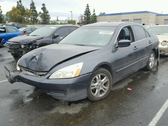 1HGCM56306A000875 - 2006 HONDA ACCORD SE GRAY photo 2