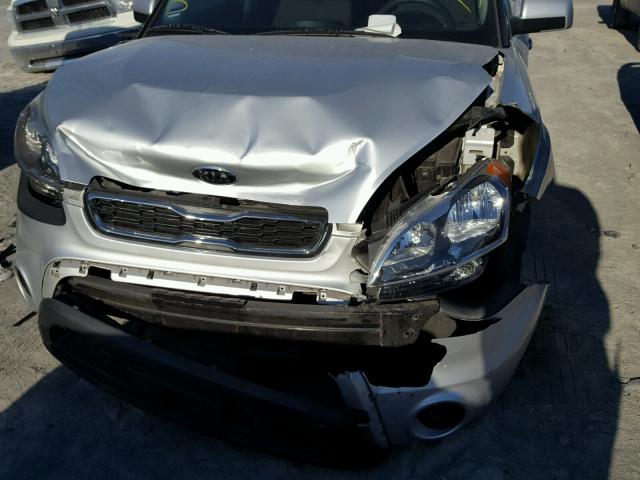 KNDJT2A59C7473487 - 2012 KIA SOUL SILVER photo 9