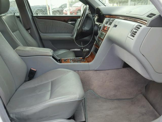 WDBJF82H5XX022810 - 1999 MERCEDES-BENZ E 320 4MAT WHITE photo 5