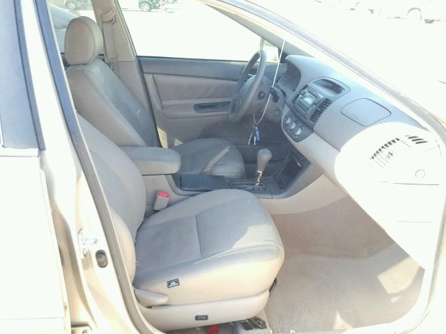 4T1BE32K05U052623 - 2005 TOYOTA CAMRY LE BEIGE photo 5