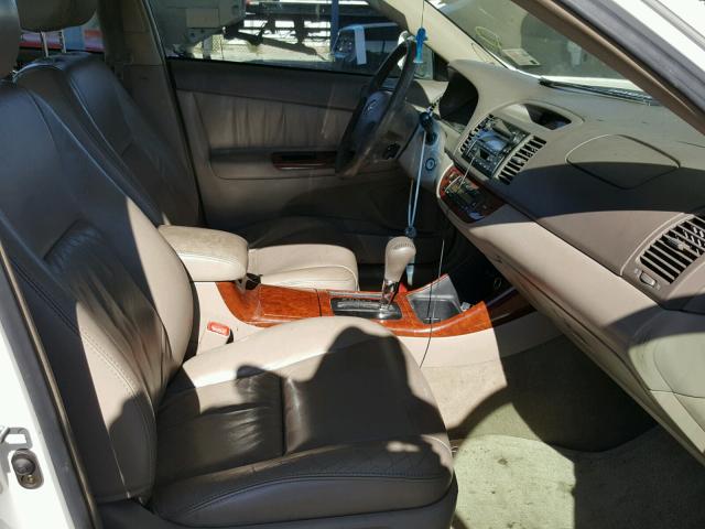 4T1BE32K24U351318 - 2004 TOYOTA CAMRY LE თეთრი ფოტო 5