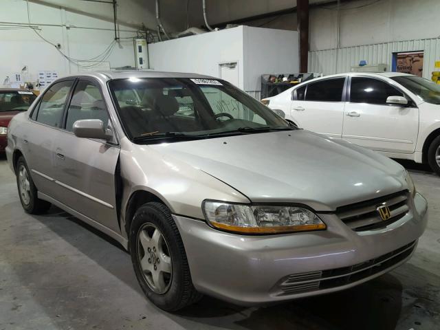 1HGCG165XWA027700 - 1998 HONDA ACCORD EX GOLD photo 1