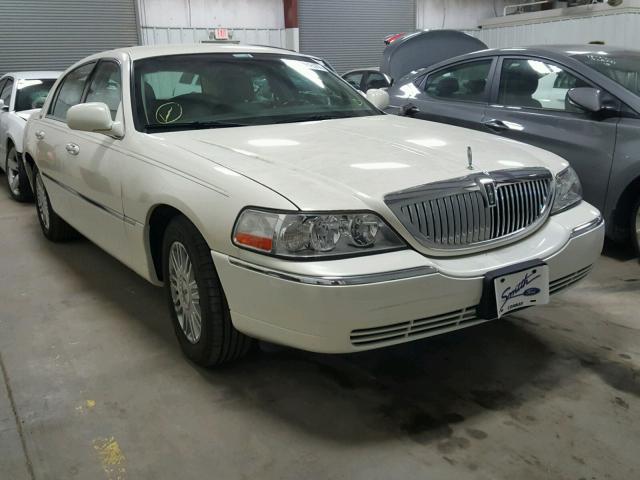 1LNHM82V87Y617605 - 2007 LINCOLN TOWN CAR S WHITE photo 1