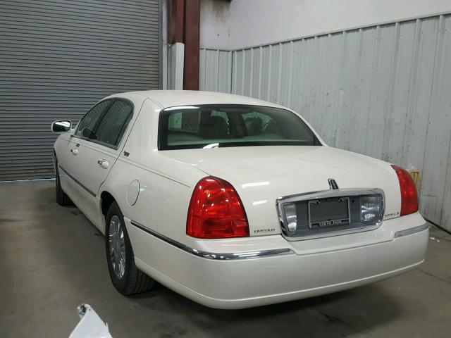 1LNHM82V87Y617605 - 2007 LINCOLN TOWN CAR S WHITE photo 3