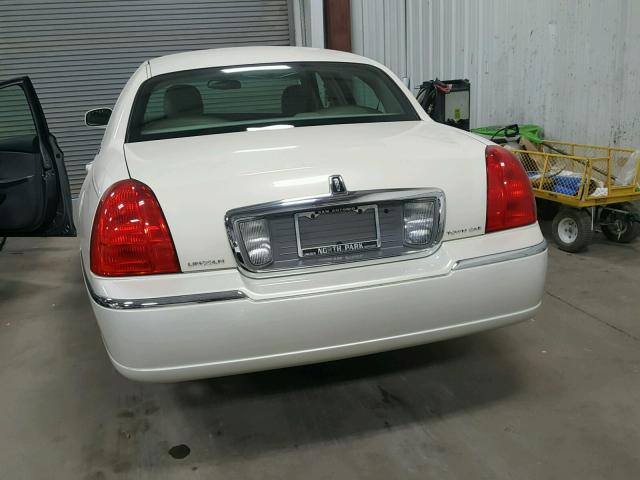 1LNHM82V87Y617605 - 2007 LINCOLN TOWN CAR S WHITE photo 9