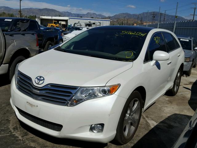 4T3ZK3BB1CU049256 - 2012 TOYOTA VENZA LE WHITE photo 2