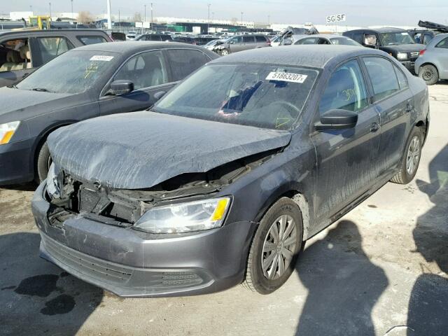 3VW2K7AJ1EM324255 - 2014 VOLKSWAGEN JETTA BASE CHARCOAL photo 2