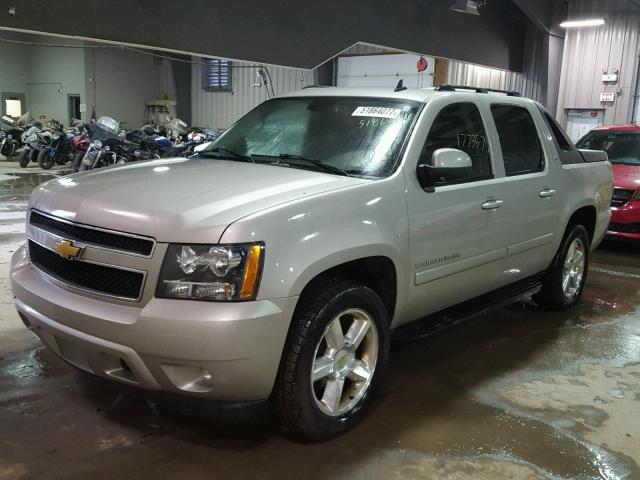 3GNFK12327G227513 - 2007 CHEVROLET AVALANCHE SILVER photo 2