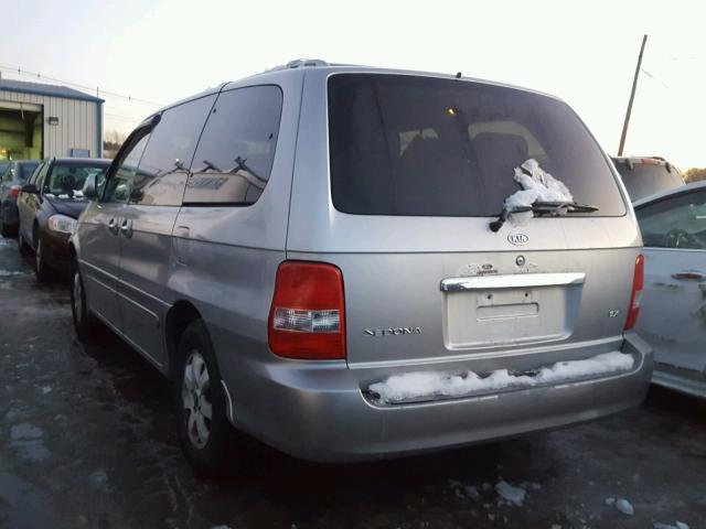 KNDUP131046506633 - 2004 KIA SEDONA EX SILVER photo 3