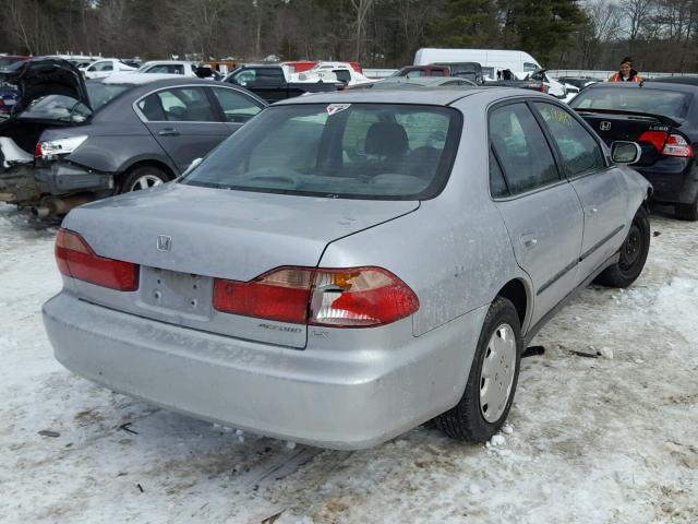 1HGCG6654YA142843 - 2000 HONDA ACCORD LX SILVER photo 4