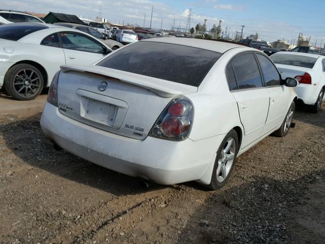 1N4BL11D55C301561 - 2005 NISSAN ALTIMA SE WHITE photo 4