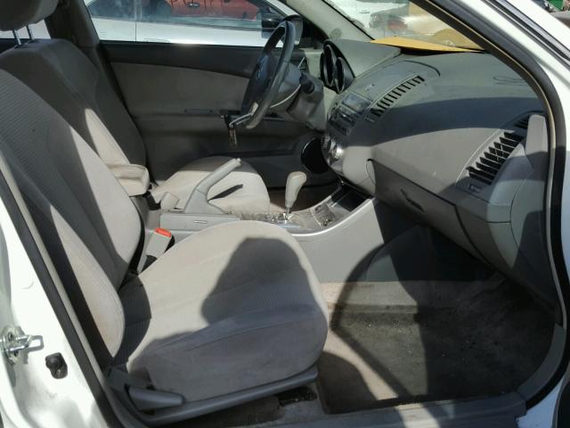 1N4BL11D55C301561 - 2005 NISSAN ALTIMA SE WHITE photo 5