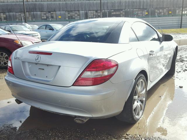 WDBWK56F15F042175 - 2005 MERCEDES-BENZ SLK 350 SILVER photo 4