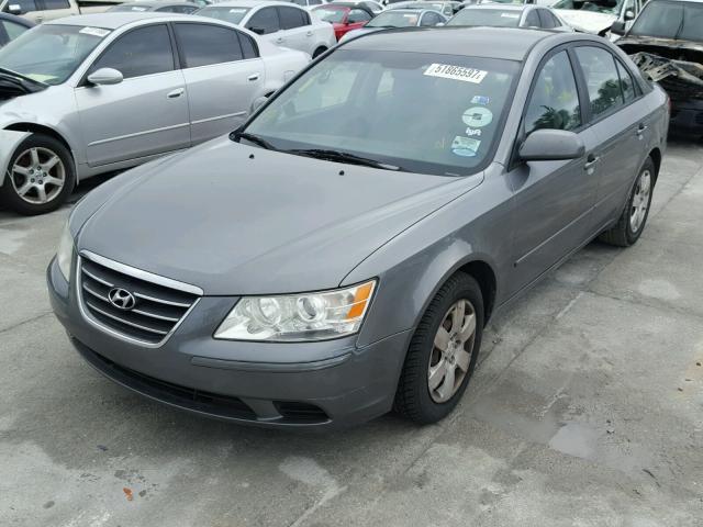 5NPET4AC7AH633242 - 2010 HYUNDAI SONATA GLS GRAY photo 2