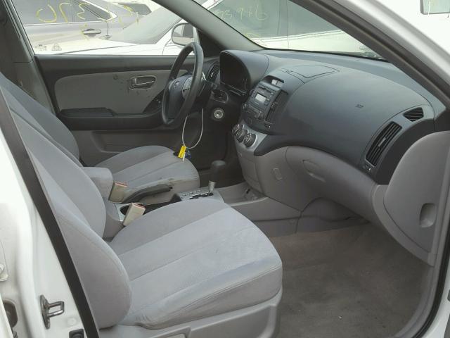 KMHDU46D37U120445 - 2007 HYUNDAI ELANTRA GL WHITE photo 5