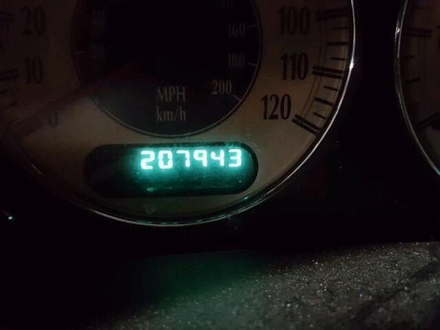 2C8GP64L12R504064 - 2002 CHRYSLER TOWN & COU SILVER photo 8