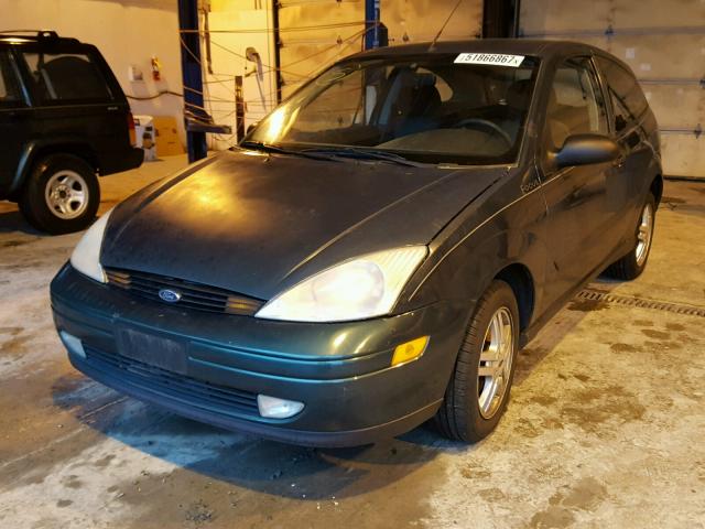 3FAFP3133YR133465 - 2000 FORD FOCUS ZX3 GREEN photo 2