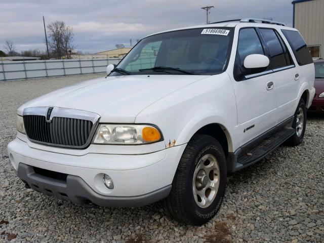 5LMFU28R01LJ22671 - 2001 LINCOLN NAVIGATOR Ақ фото 2